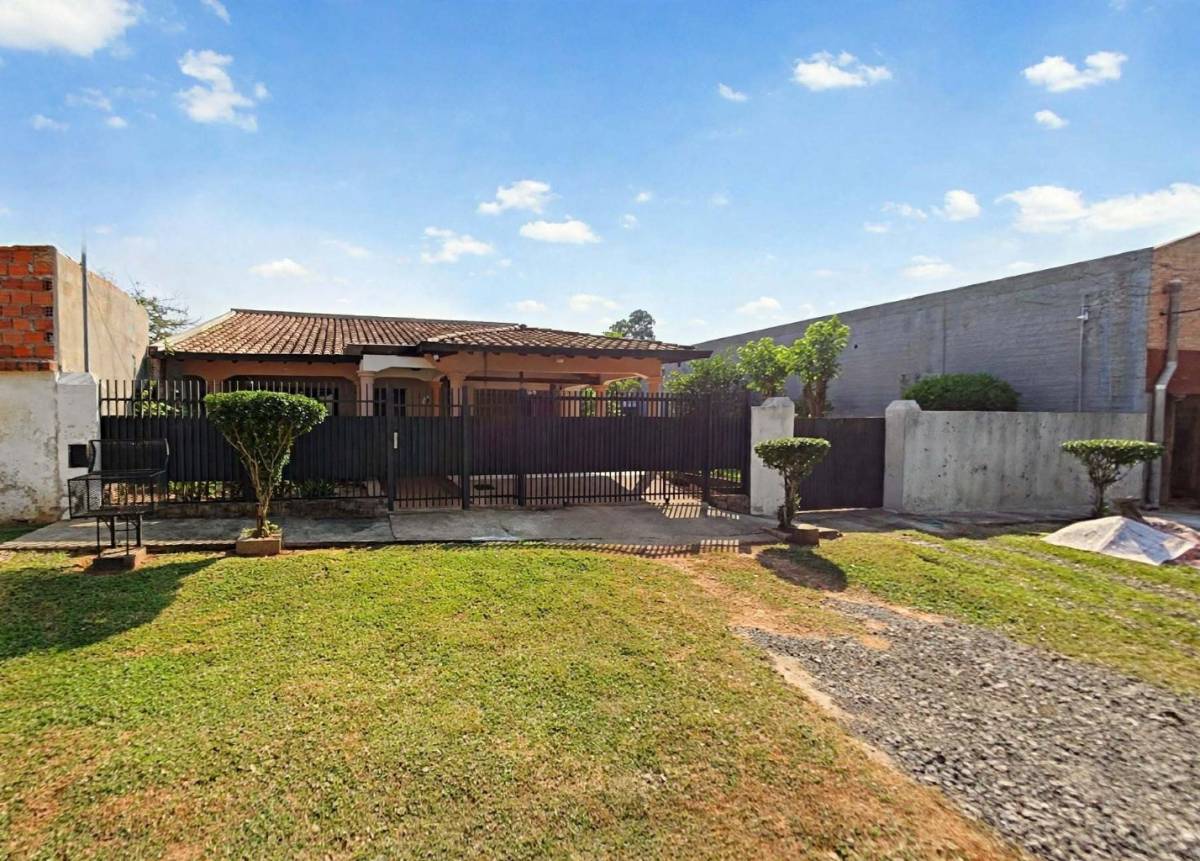 House for Sale in Mariano Roque Alonso, Central · USD 200.000 | Tava