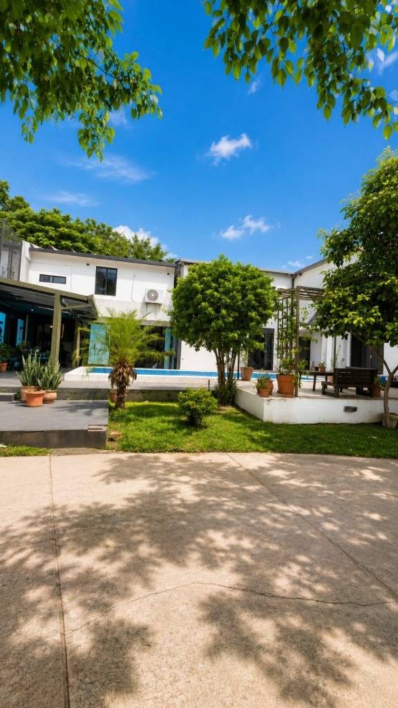 Beautiful House with Pool for Sale in Luque Jardín de Oro, América Neighborhood · USD 285.000