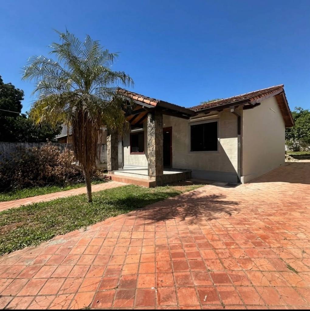 House in Lambaré – Supermercado Pueblo area, 479 m². · ₲ 890.000.000 | Tava