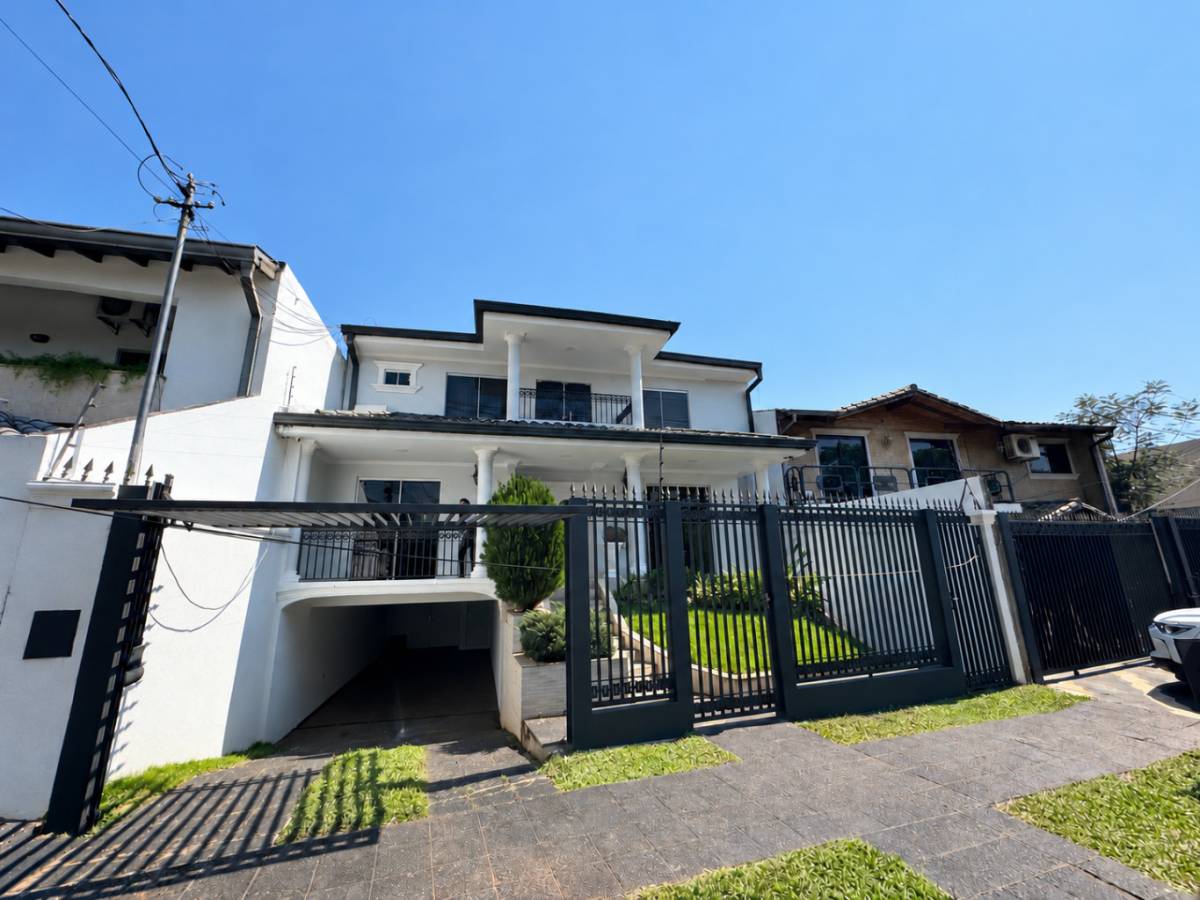 Spacious house for sale in Fernando North Zone · USD 350.000