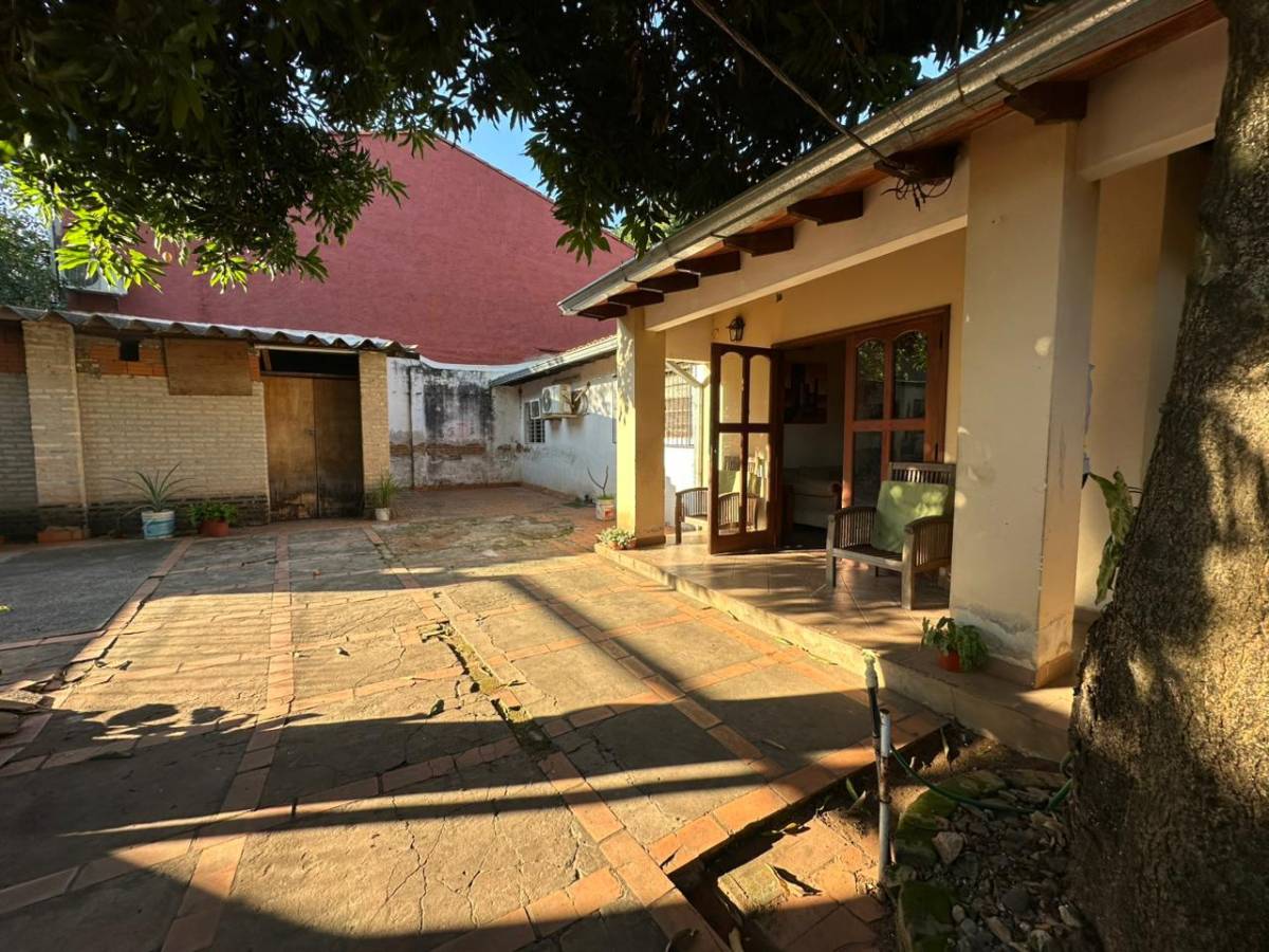 Vendo chalet en esquina en Barrio la Amistad-Luque · USD 100.000